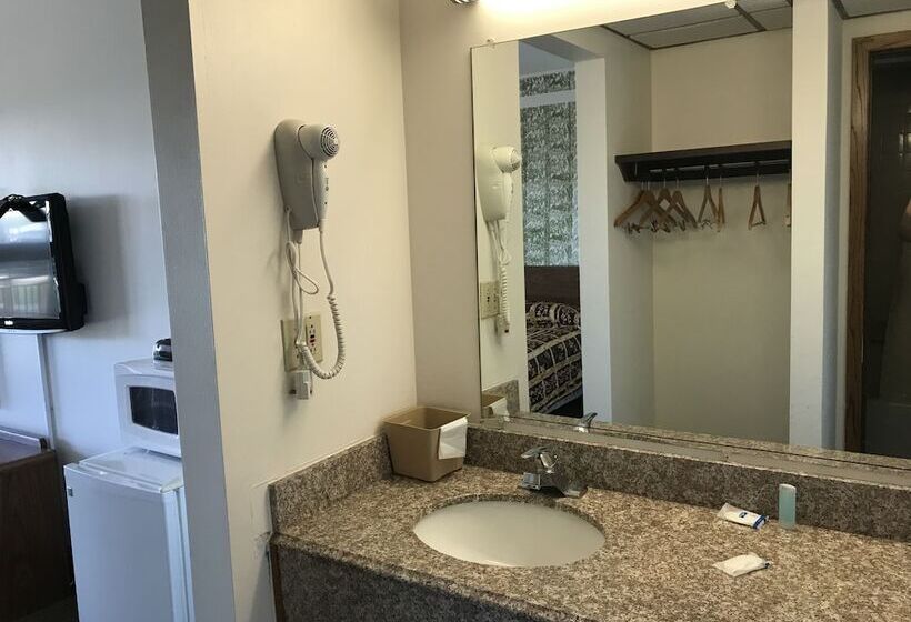 فندق Devils Lake Inn