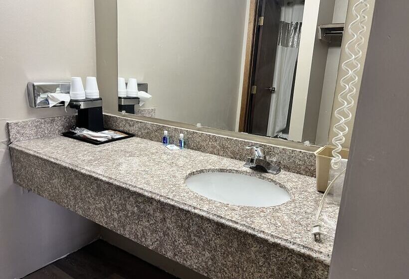 فندق Devils Lake Inn