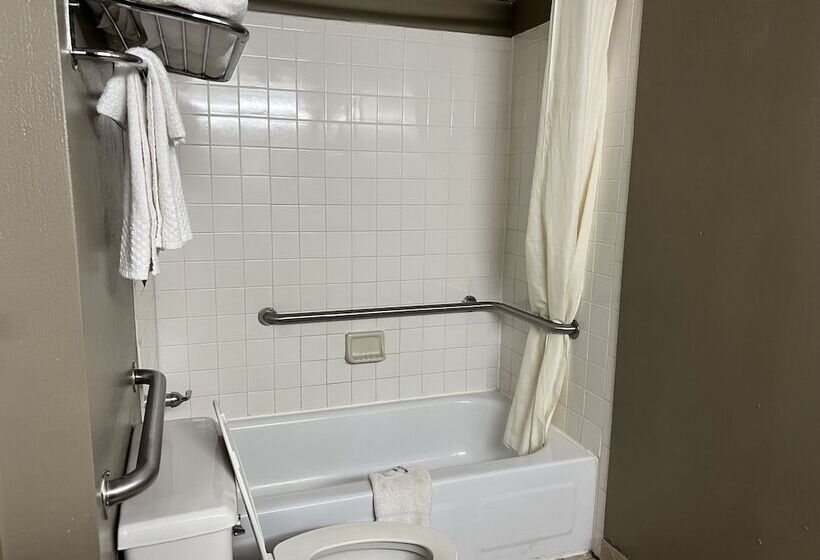 فندق Devils Lake Inn