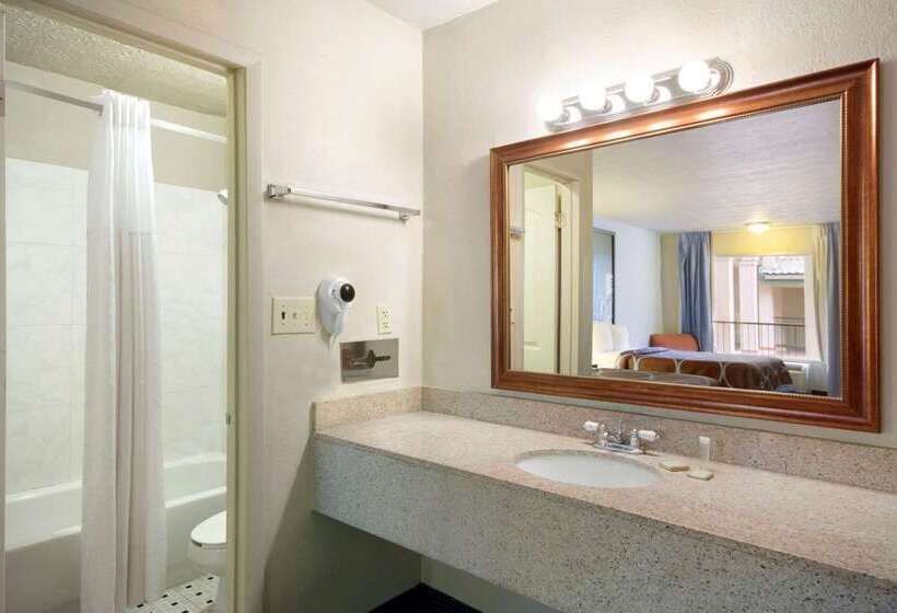 Отель Super 8 By Wyndham College Park/atlanta Airport West