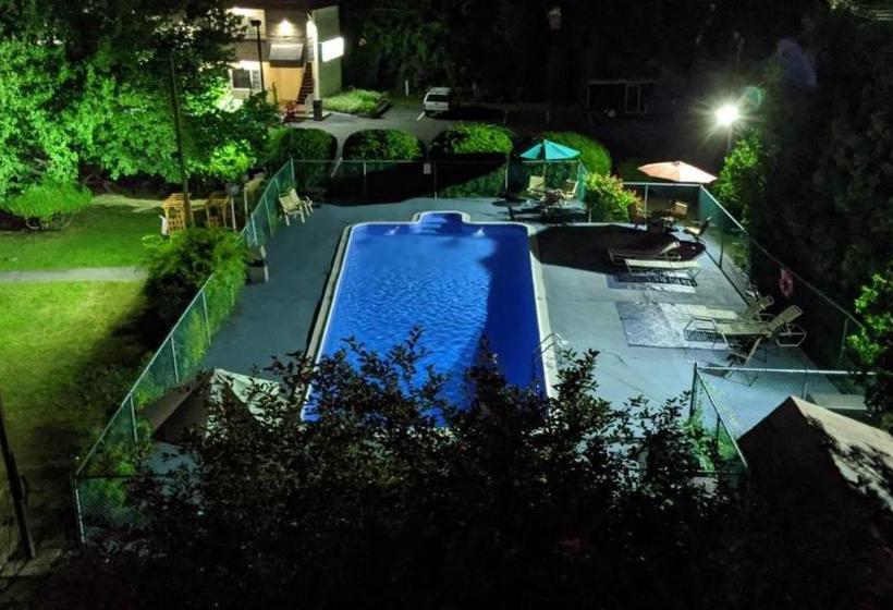 فندق The Black Mountain Inn