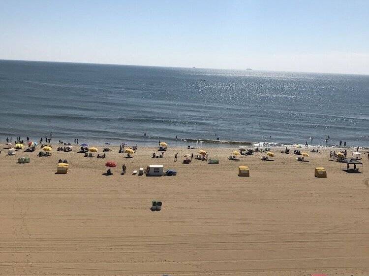 هتل Sun & Sand Resort Oceanfront Suites