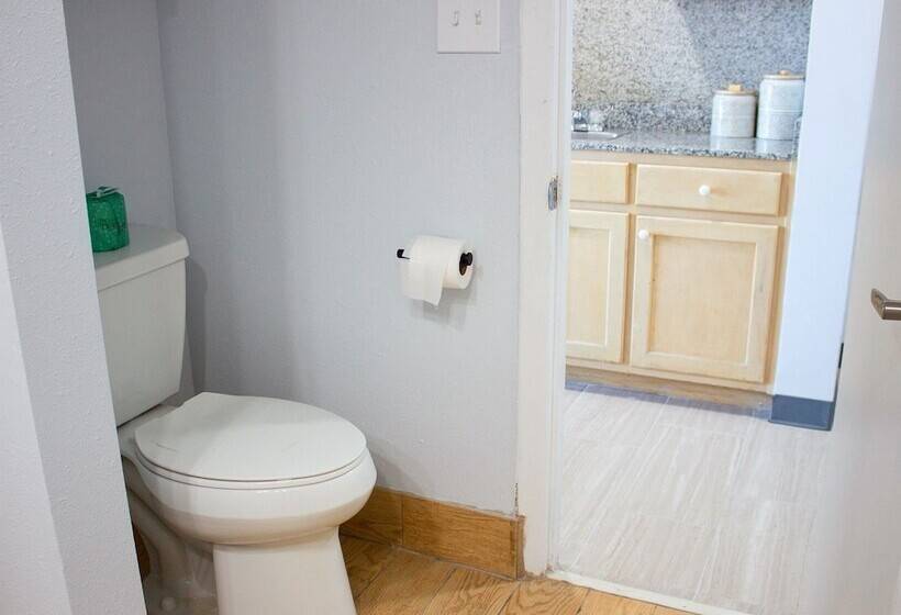 هتل Sun & Sand Resort Oceanfront Suites