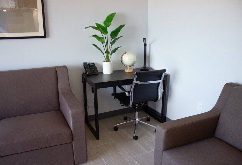 هتل Sun & Sand Resort Oceanfront Suites