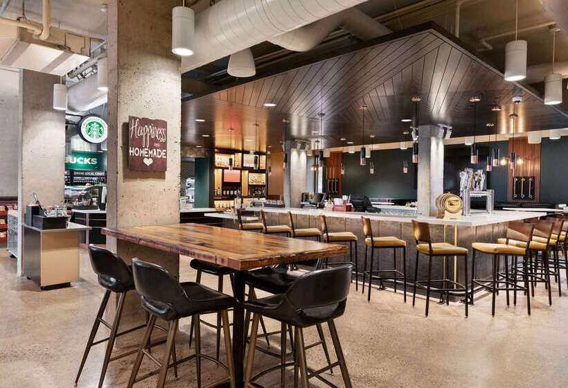 Отель Wyndham Garden At Niagara Falls