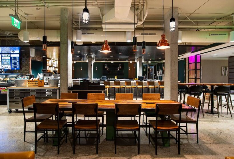 Отель Wyndham Garden At Niagara Falls