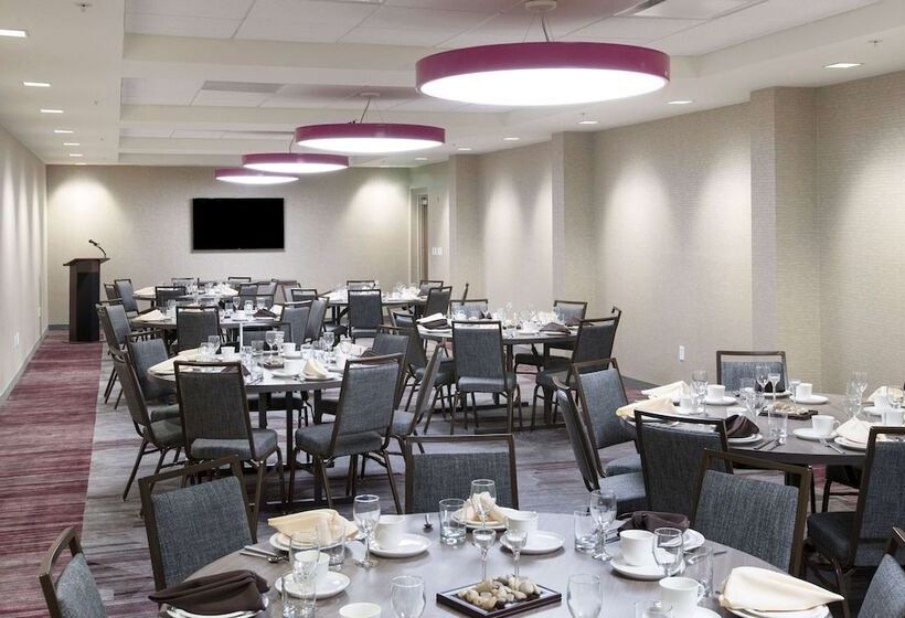 Отель Wyndham Garden At Niagara Falls