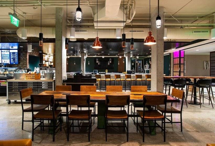 Отель Wyndham Garden At Niagara Falls