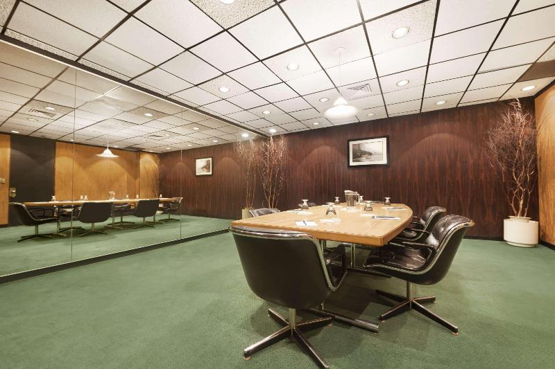 Отель Wyndham Garden At Niagara Falls