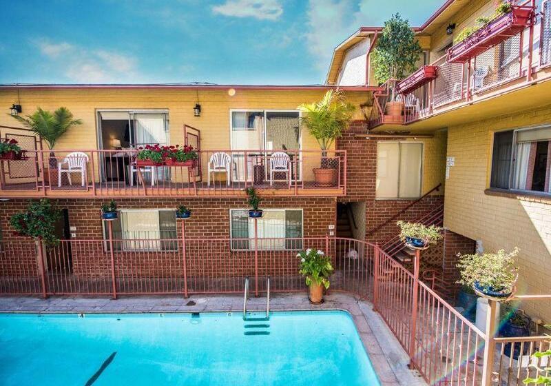 מוטל Hollywood Downtowner Inn