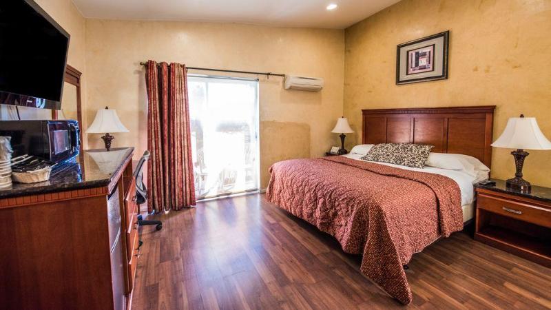 מוטל Hollywood Downtowner Inn
