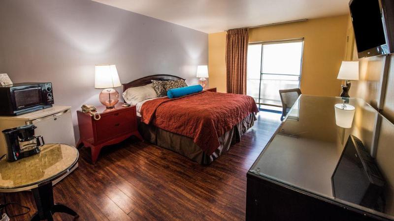 מוטל Hollywood Downtowner Inn