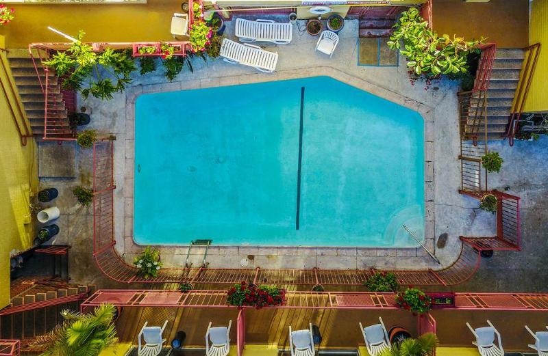 מוטל Hollywood Downtowner Inn