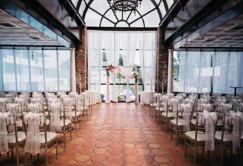 汽车旅馆 The Shore Club