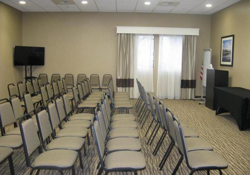 בית מלון כפרי Mainstay Suites Coeur D Alene