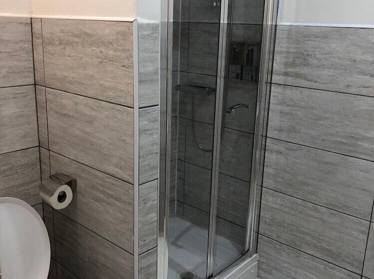 فندق Broadway Inn