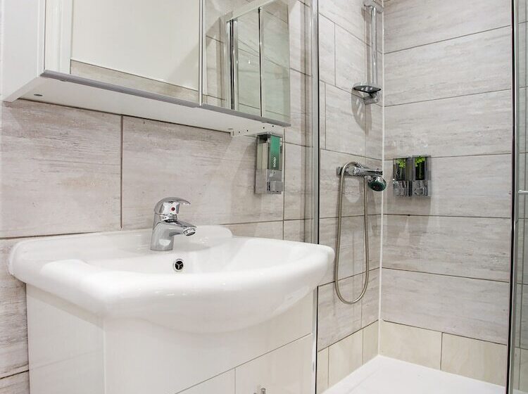 فندق Broadway Inn