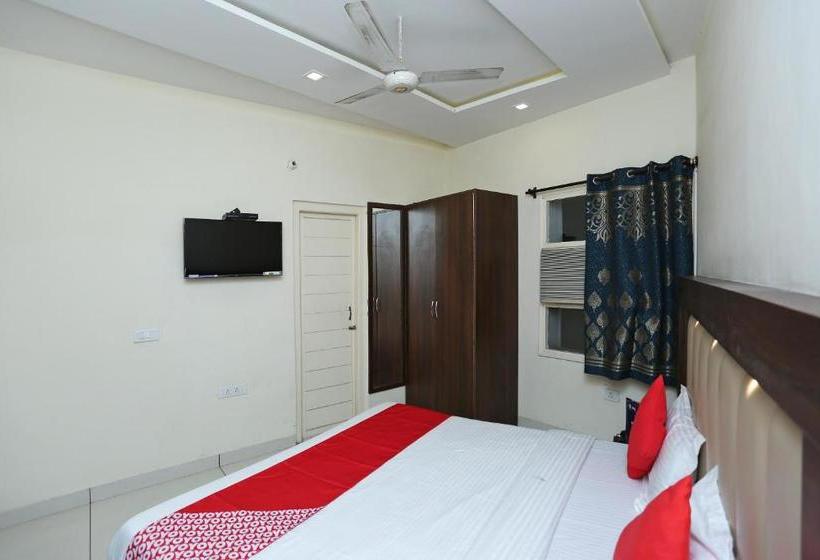 Отель Oyo 16520 Green S