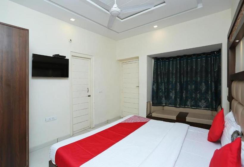 Отель Oyo 16520 Green S