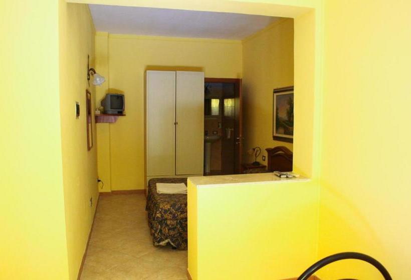 بنسيون Acqua Cristallina