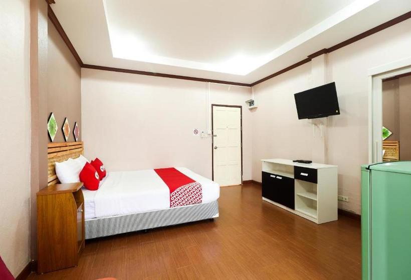 호스텔 Oyo 359 Golden Nakara Place