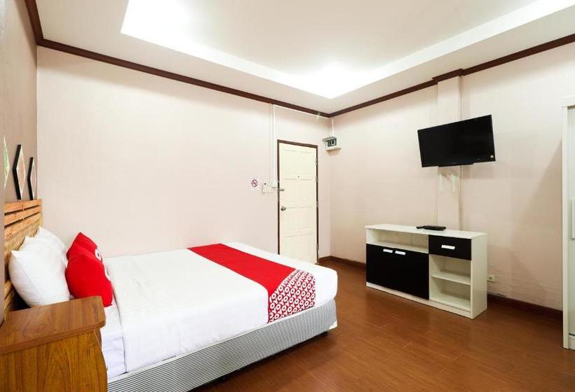 호스텔 Oyo 359 Golden Nakara Place