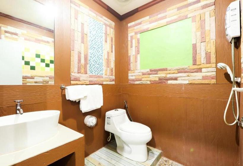 호스텔 Oyo 359 Golden Nakara Place