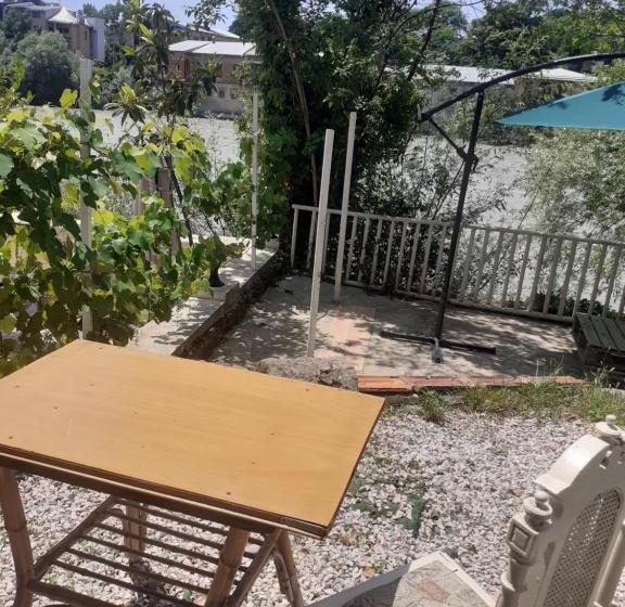 پانسیون Guest House Amazon