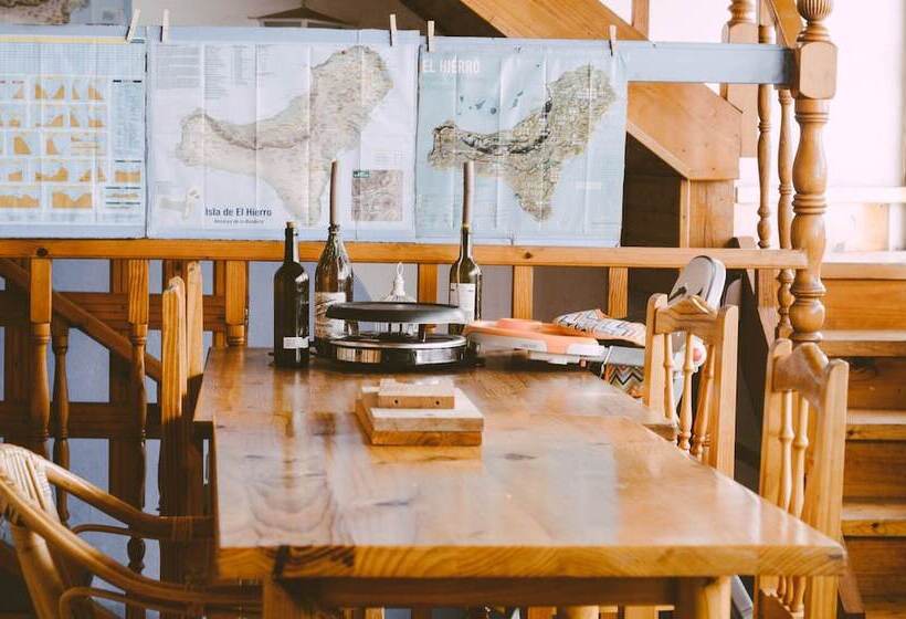 Blue Canary Hostel   Adults Only