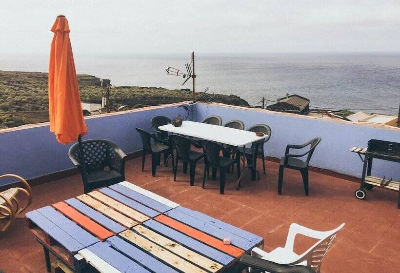 Blue Canary Hostel   Adults Only