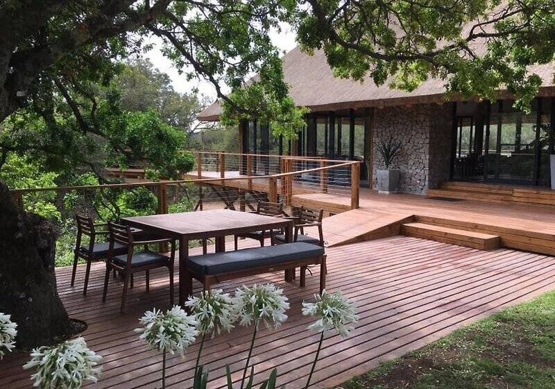 هتل Barefoot Addo Elephant Lodge
