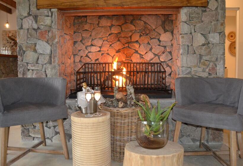 هتل Barefoot Addo Elephant Lodge