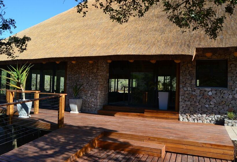 هتل Barefoot Addo Elephant Lodge