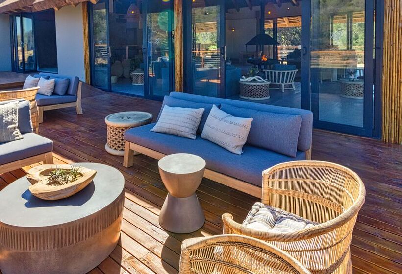 هتل Barefoot Addo Elephant Lodge