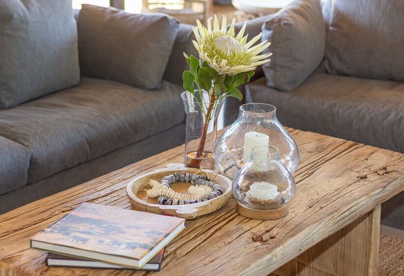 هتل Barefoot Addo Elephant Lodge