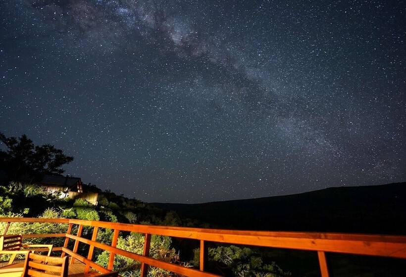 هتل Barefoot Addo Elephant Lodge