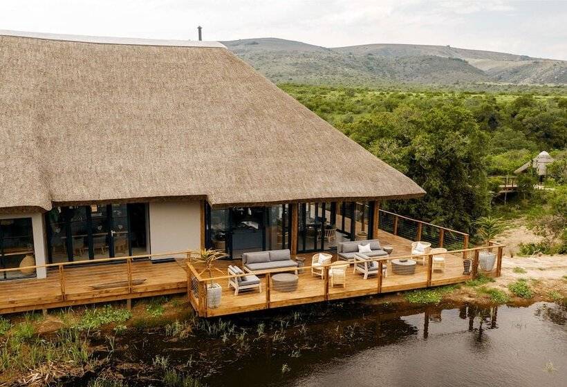 هتل Barefoot Addo Elephant Lodge