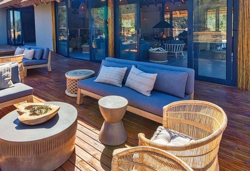 هتل Barefoot Addo Elephant Lodge