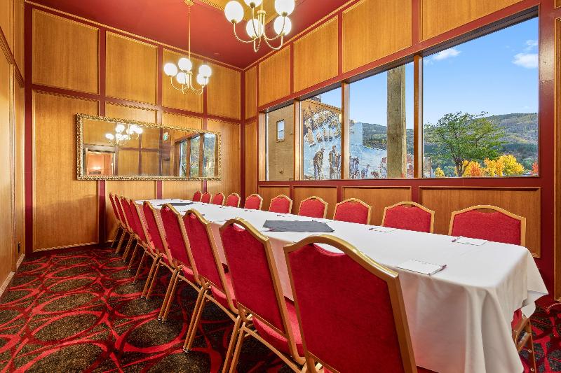 Crown Columbia Hotel; Bw Premier Collection