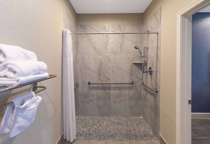 호텔 Days Inn & Suites By Wyndham La Porte