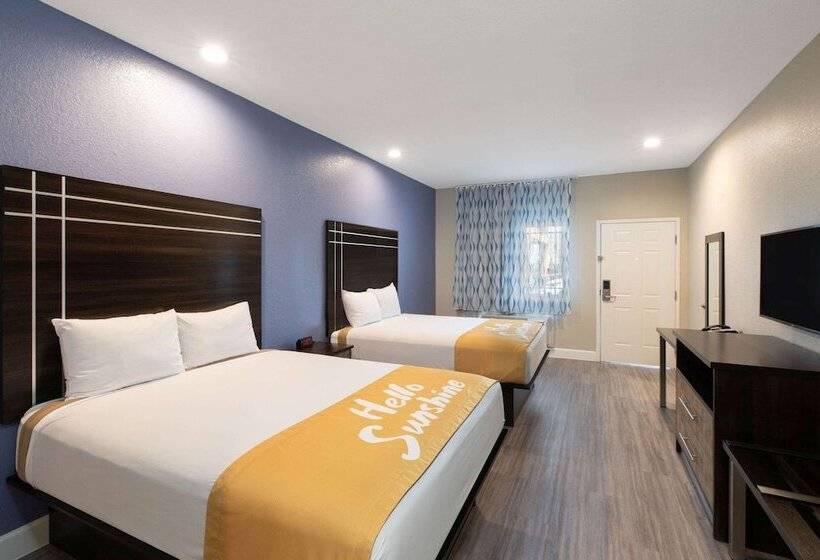 호텔 Days Inn & Suites By Wyndham La Porte