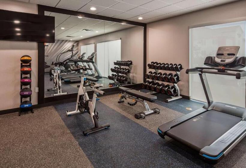 בית מלון כפרי Glō Best Western Tulsa Catoosa East Route 66