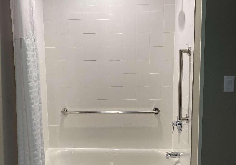 בית מלון כפרי Glō Best Western Tulsa Catoosa East Route 66