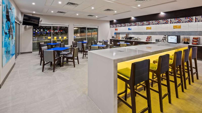 בית מלון כפרי Glō Best Western Tulsa Catoosa East Route 66