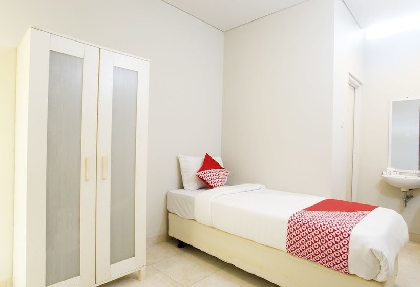 호텔 Griya Damai Syariah By Oyo Rooms