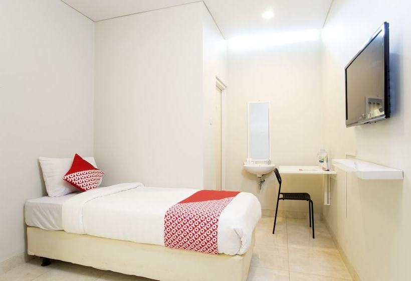 호텔 Griya Damai Syariah By Oyo Rooms