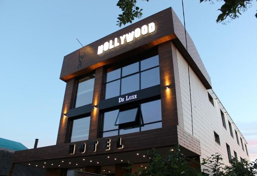 هتل Hollywood De Luxe