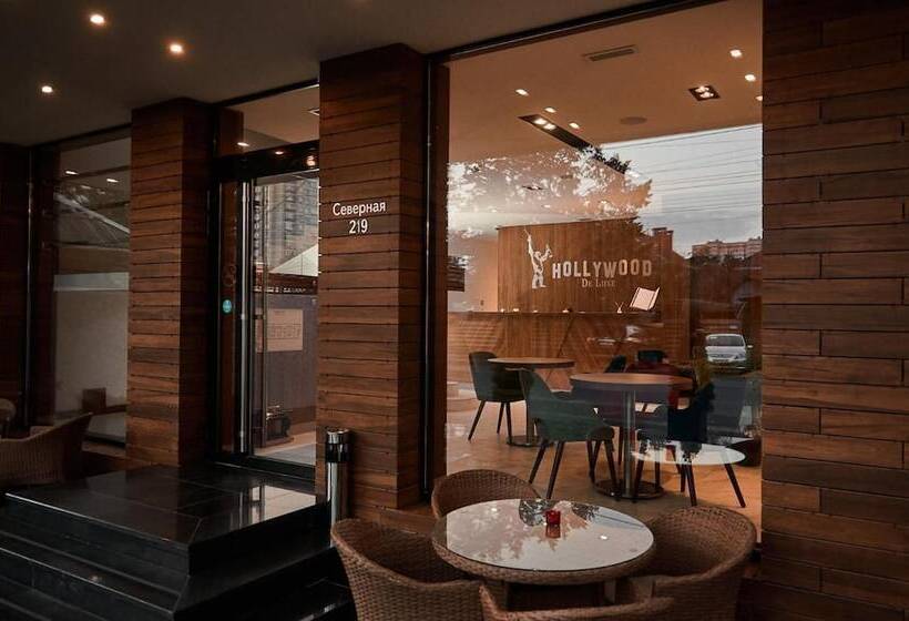 هتل Hollywood De Luxe