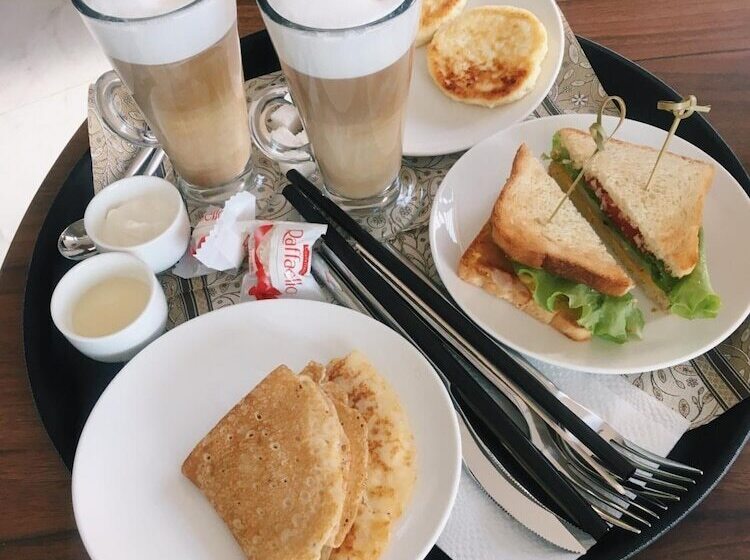 هتل Hollywood De Luxe