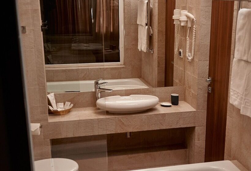 هتل Hollywood De Luxe